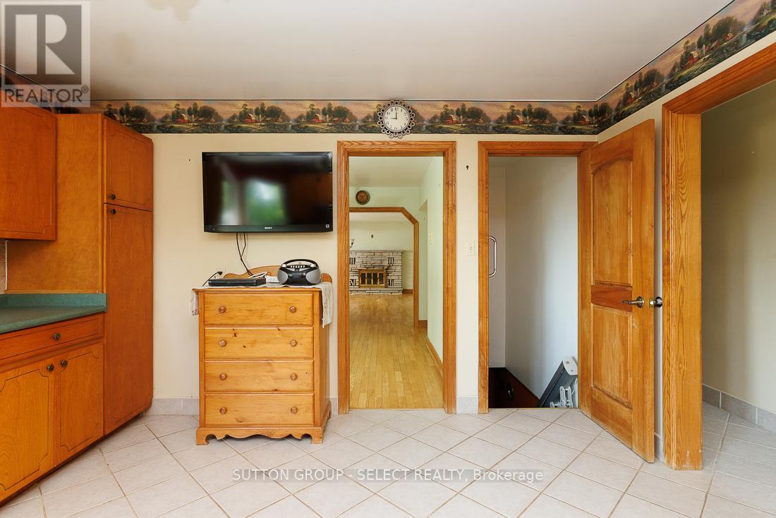 37364 Londesboro Road, Ashfield-Colborne-Wawanosh, Ontario  N7A 3Y1 - Photo 9 - X12848504