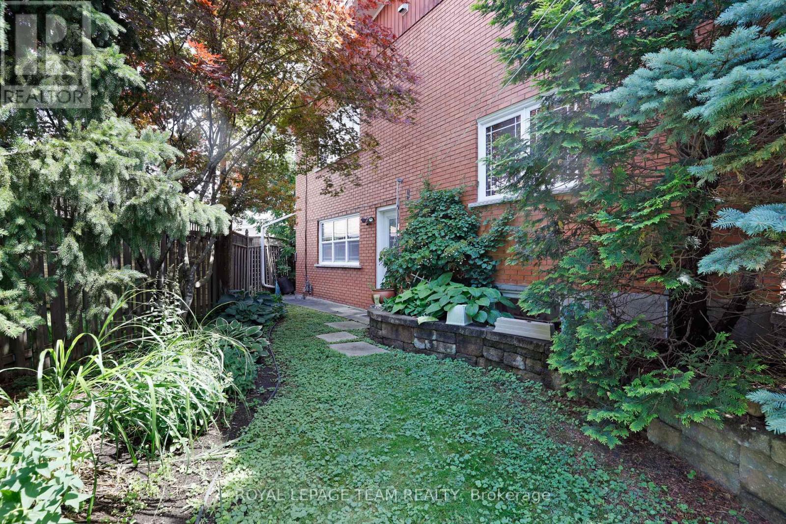 1939 Wembley Avenue, Ottawa, Ontario  K2A 1A8 - Photo 2 - X12848562