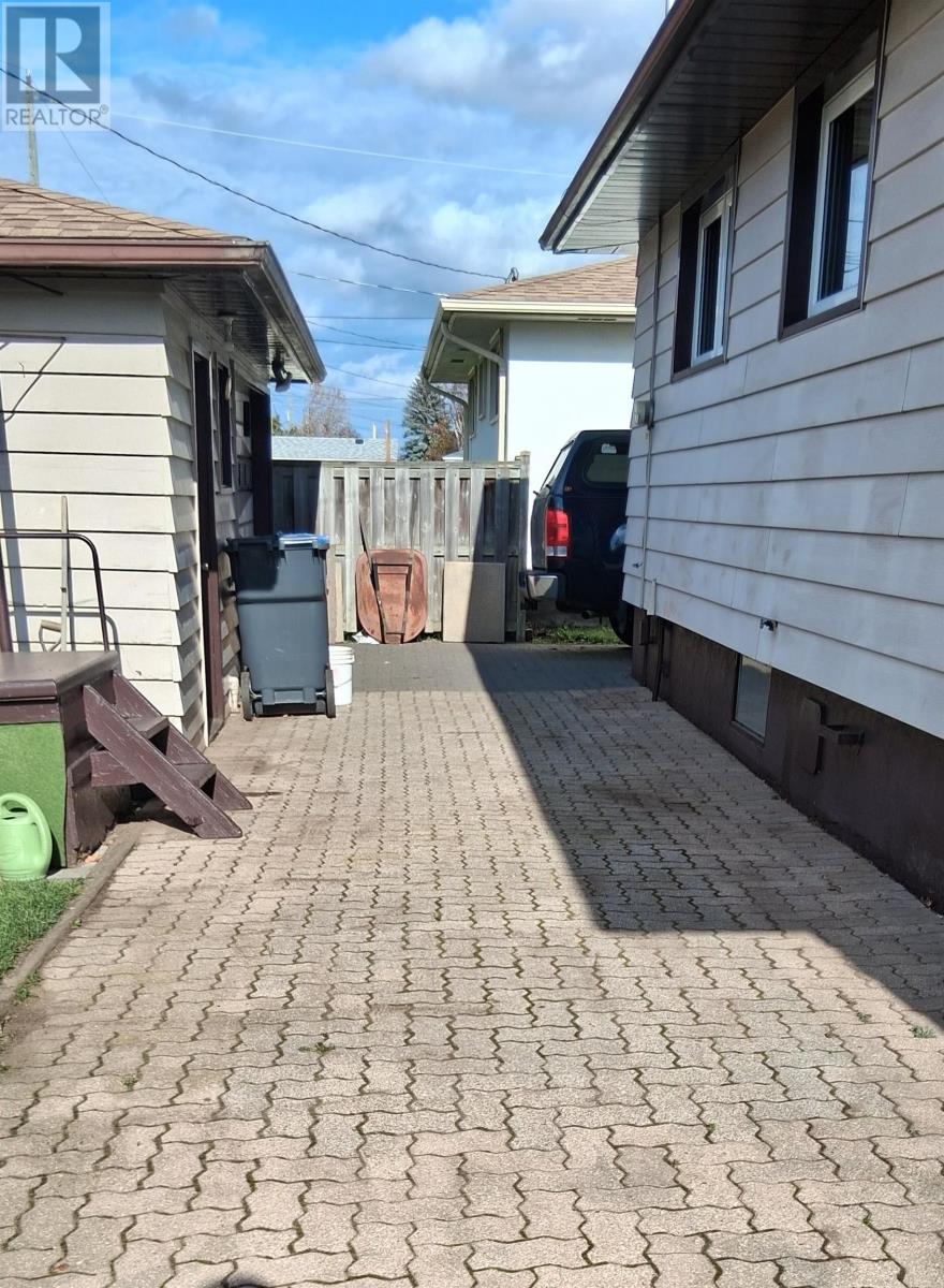 467 Sycamore Pl, Thunder Bay, Ontario  P7C 1X3 - Photo 37 - TB2600292