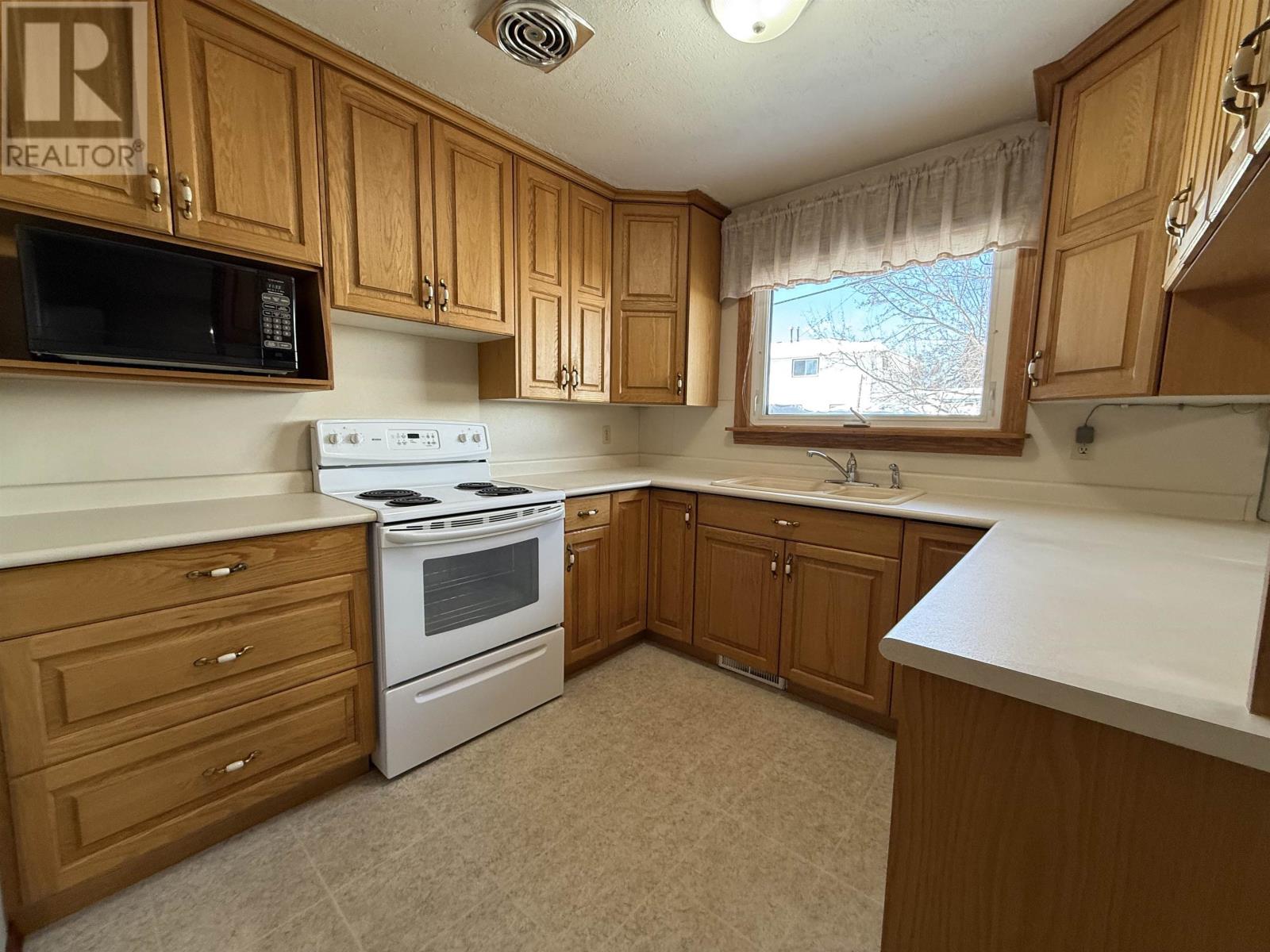 467 Sycamore Pl, Thunder Bay, Ontario  P7C 1X3 - Photo 8 - TB2600292