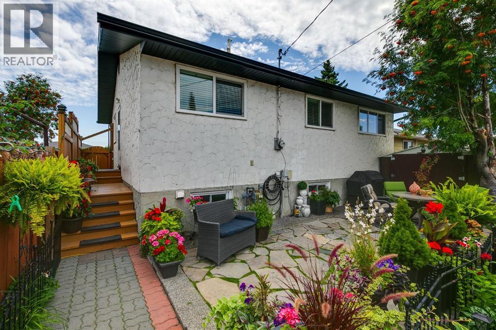 299 Doverview Crescent Se, Calgary, Alberta  T2B 1Y7 - Photo 2 - A2290476