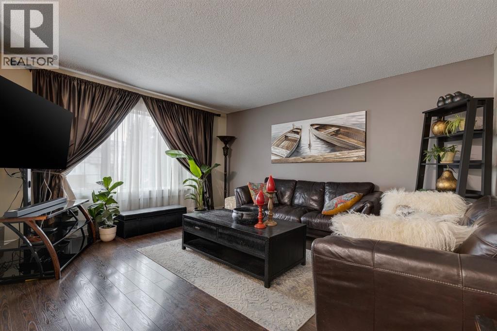 299 Doverview Crescent Se, Calgary, Alberta  T2B 1Y7 - Photo 6 - A2290476