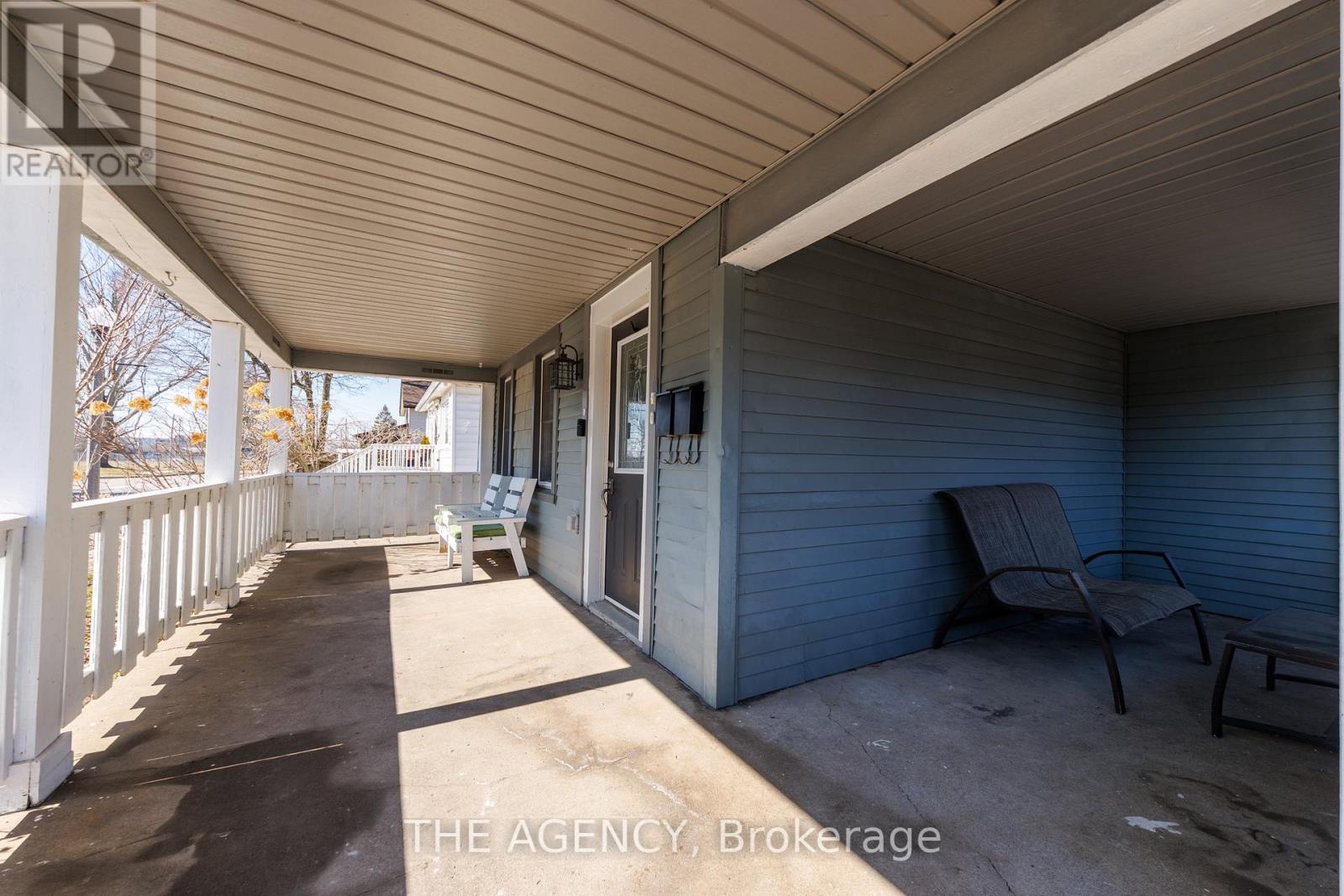 242 Jarvis Street, Fort Erie, Ontario  L2A 2S5 - Photo 2 - X12848548