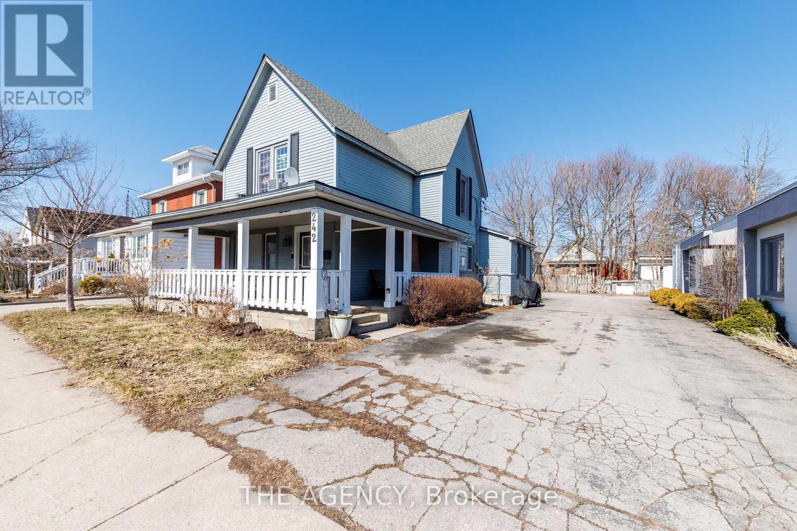 242 Jarvis Street, Fort Erie, Ontario  L2A 2S5 - Photo 3 - X12848548