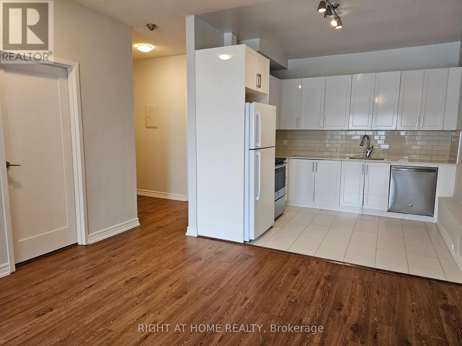 201 - 1801 Eglinton Avenue W, Toronto, Ontario  M6E 2H8 - Photo 6 - C12848406