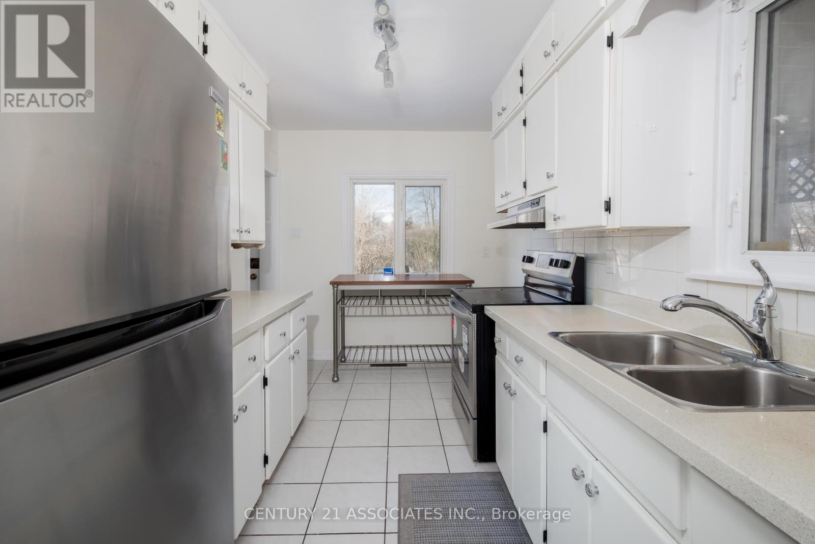 52 Altamont Road, Toronto, Ontario  M2M 1S7 - Photo 11 - C12848434