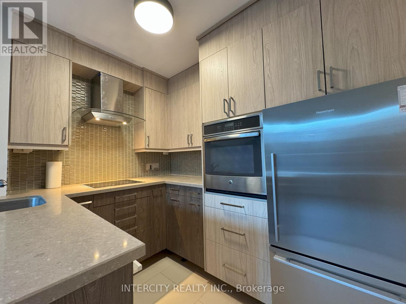 201 - 70 ALEXANDER STREET, Toronto, Ontario