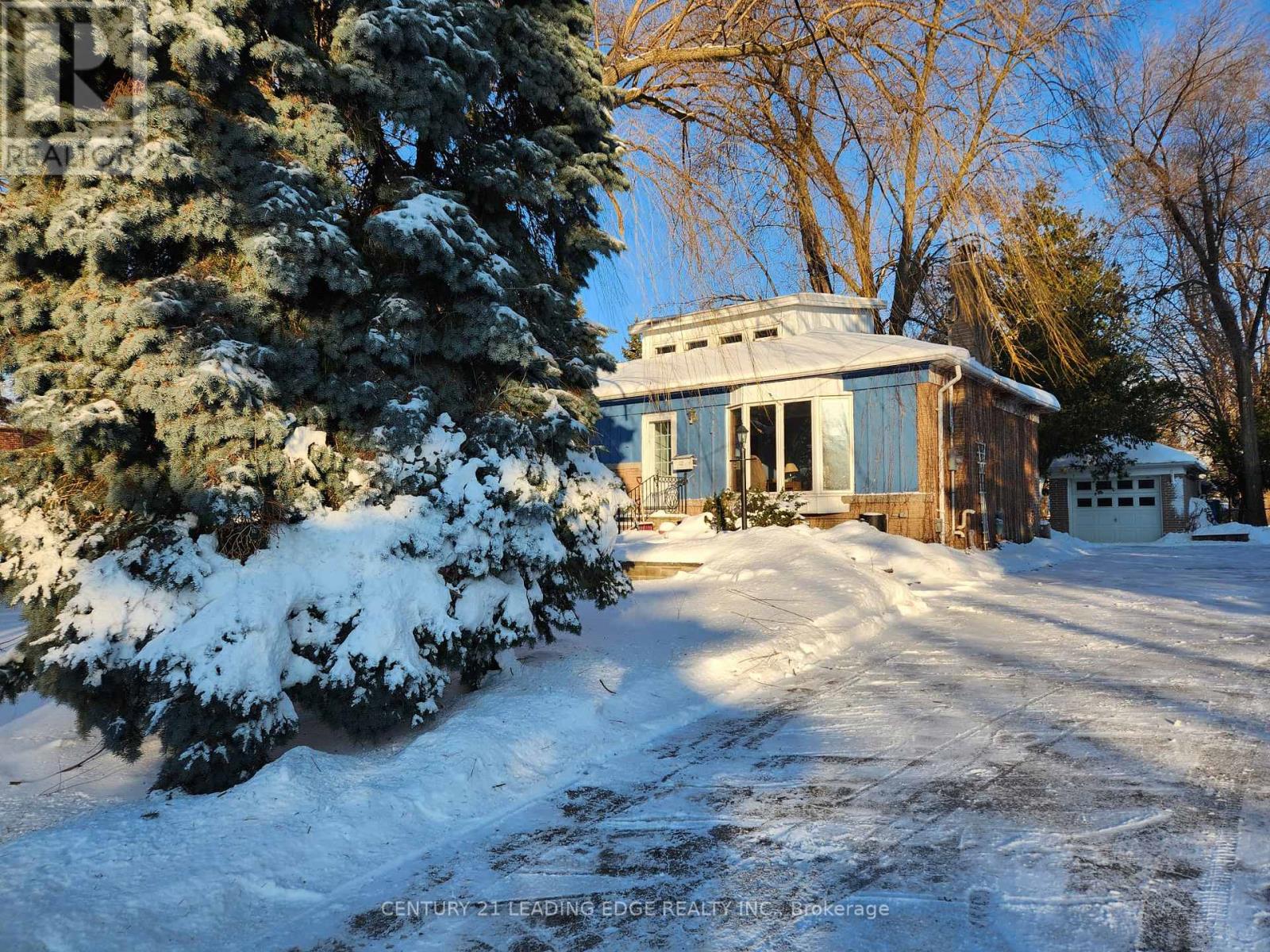 4 Rougecrest Drive, Markham, Ontario  L3P 3B6 - Photo 3 - N12848432