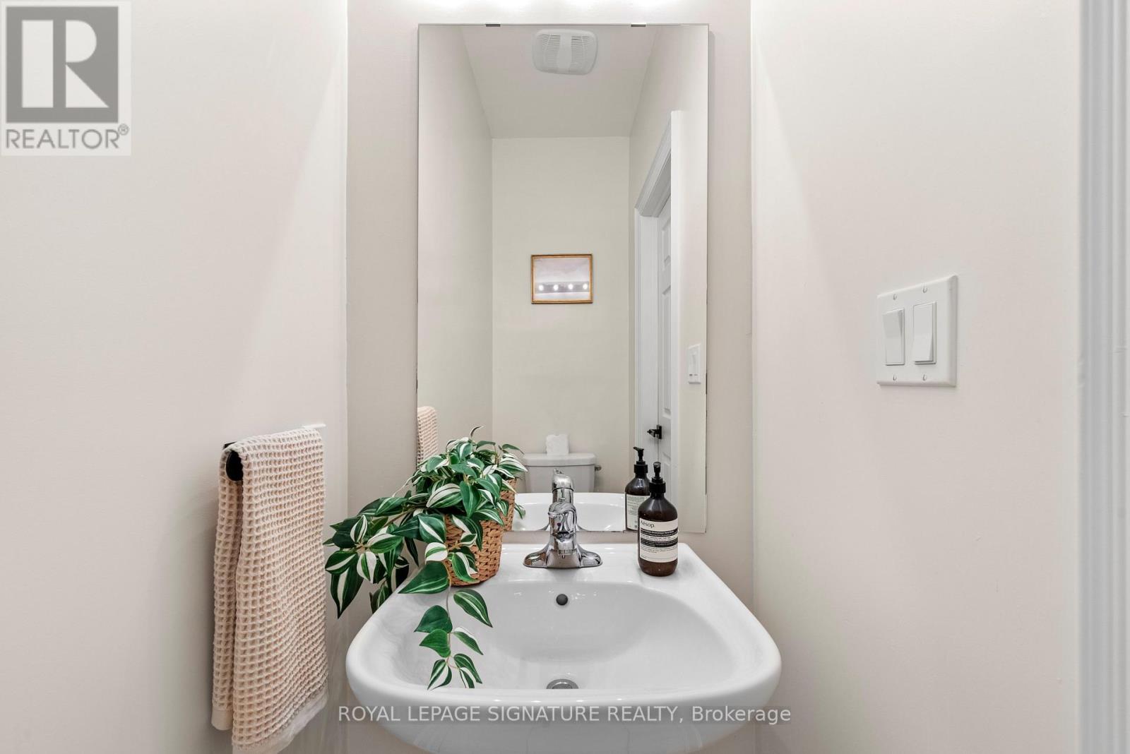 71 Farooq Boulevard, Vaughan, Ontario  L4H 4P3 - Photo 9 - N12848436