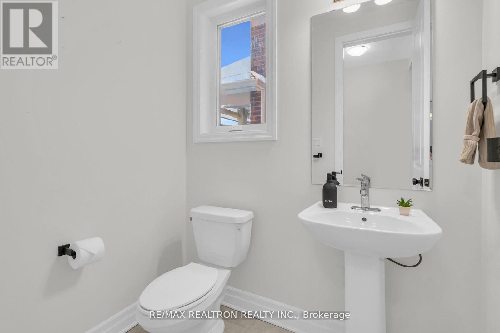 669 Newlove Street, Innisfil, Ontario  L9S 0R9 - Photo 5 - N12848444