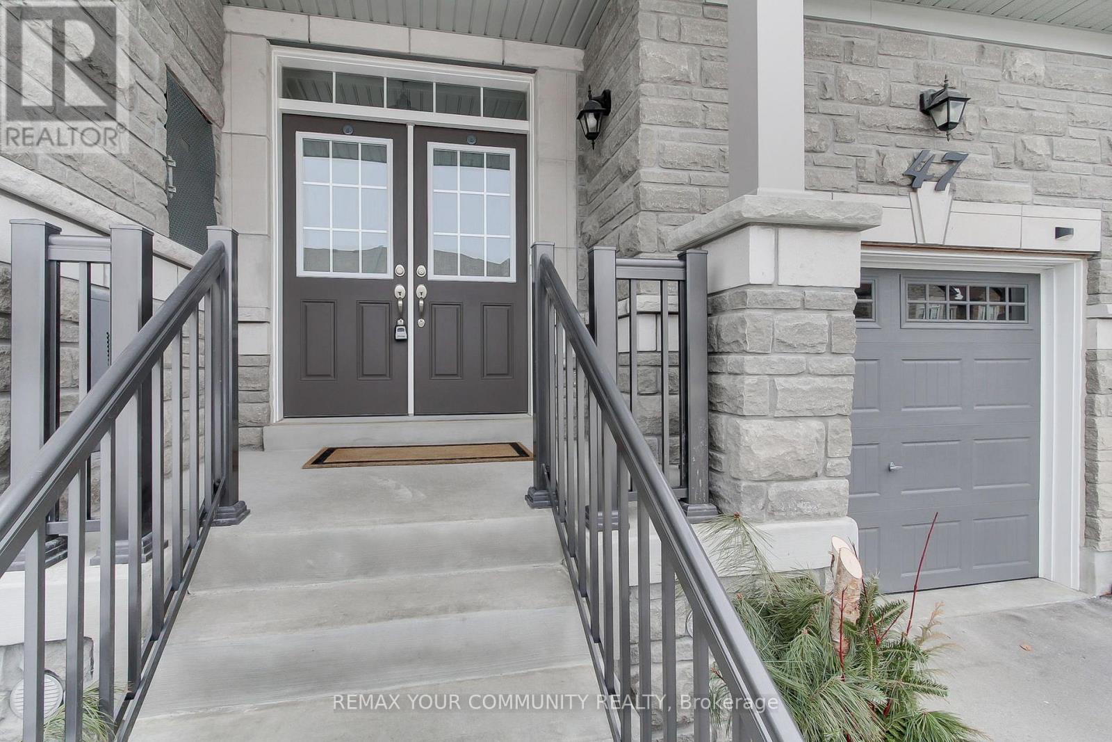 47 Blackwell Crescent, Bradford West Gwillimbury (Bradford), Ontario  L3Z 4L3 - Photo 2 - N12848582