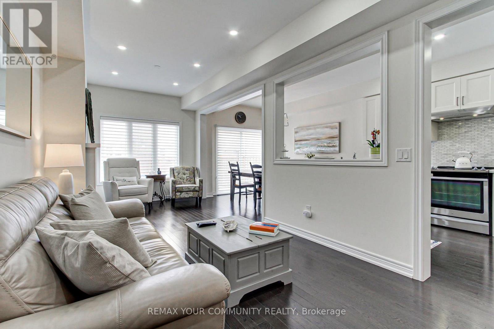 47 Blackwell Crescent, Bradford West Gwillimbury (Bradford), Ontario  L3Z 4L3 - Photo 6 - N12848582