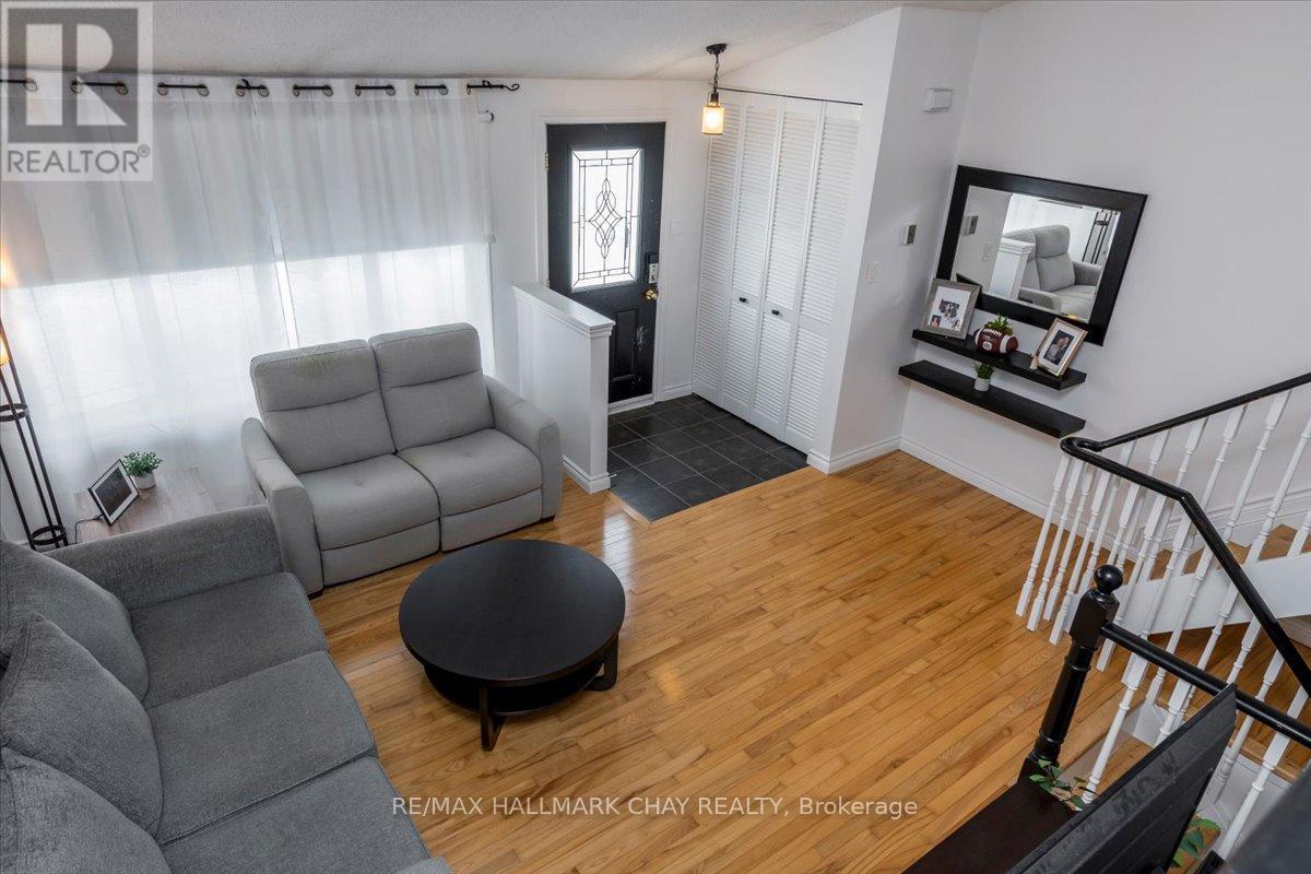 207 Burns Circle, Barrie (Northwest), Ontario  L4N 6A5 - Photo 10 - S12848424