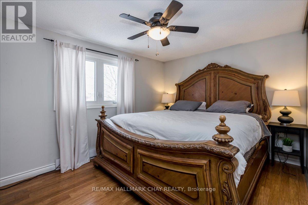 207 Burns Circle, Barrie (Northwest), Ontario  L4N 6A5 - Photo 11 - S12848424