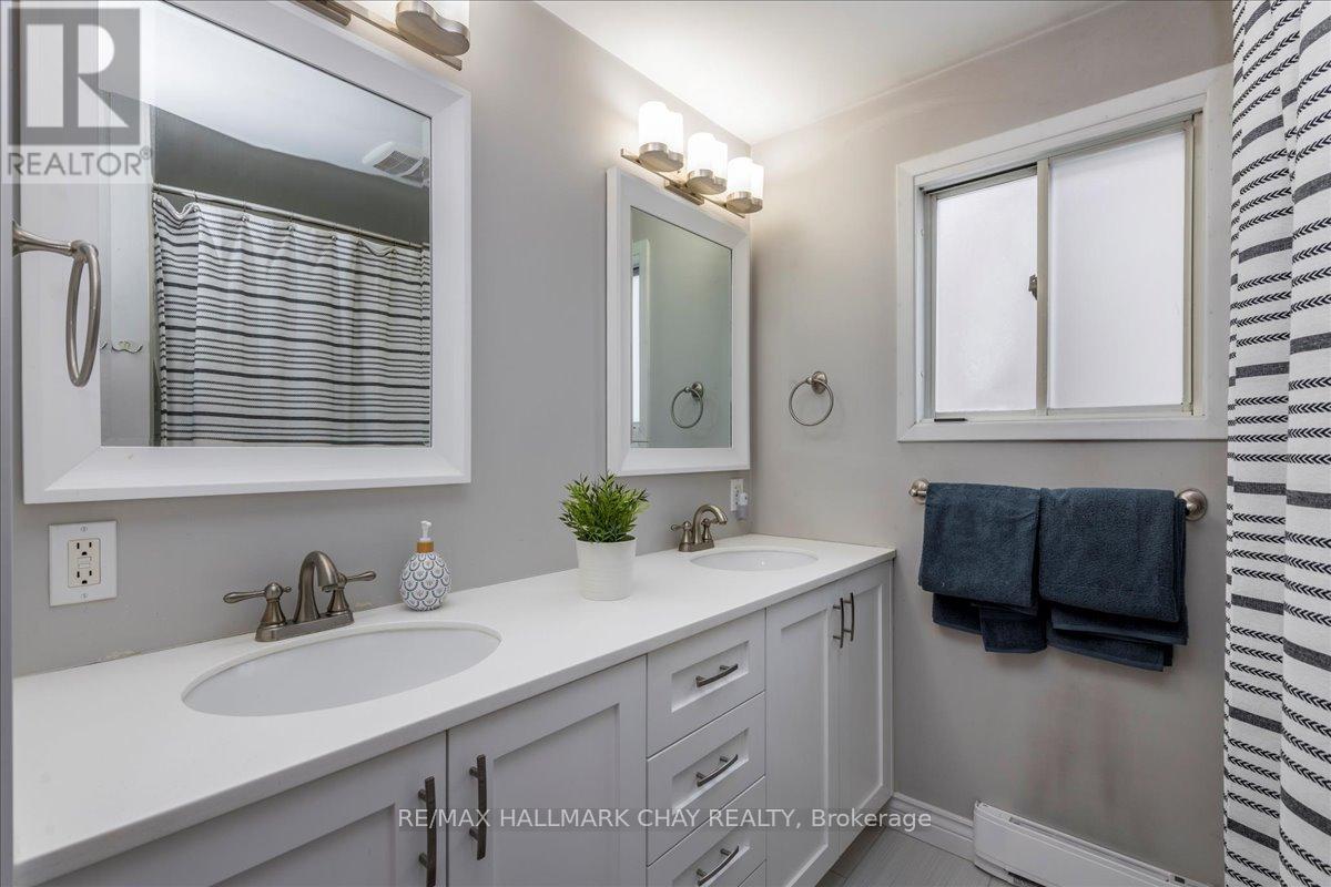 207 Burns Circle, Barrie (Northwest), Ontario  L4N 6A5 - Photo 12 - S12848424