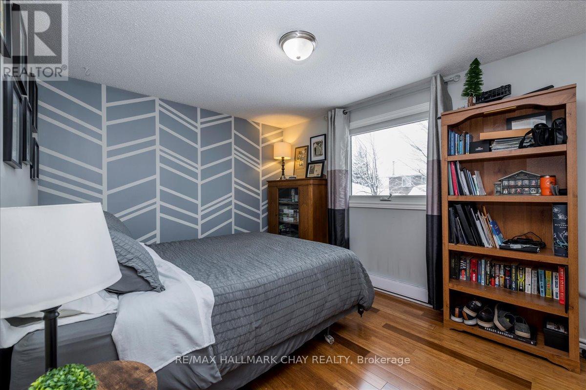 207 Burns Circle, Barrie (Northwest), Ontario  L4N 6A5 - Photo 13 - S12848424