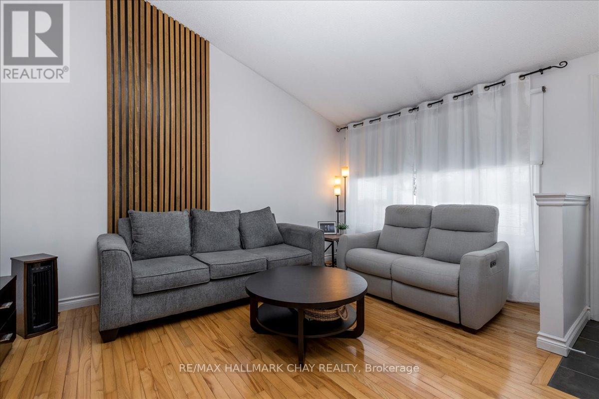 207 Burns Circle, Barrie (Northwest), Ontario  L4N 6A5 - Photo 4 - S12848424