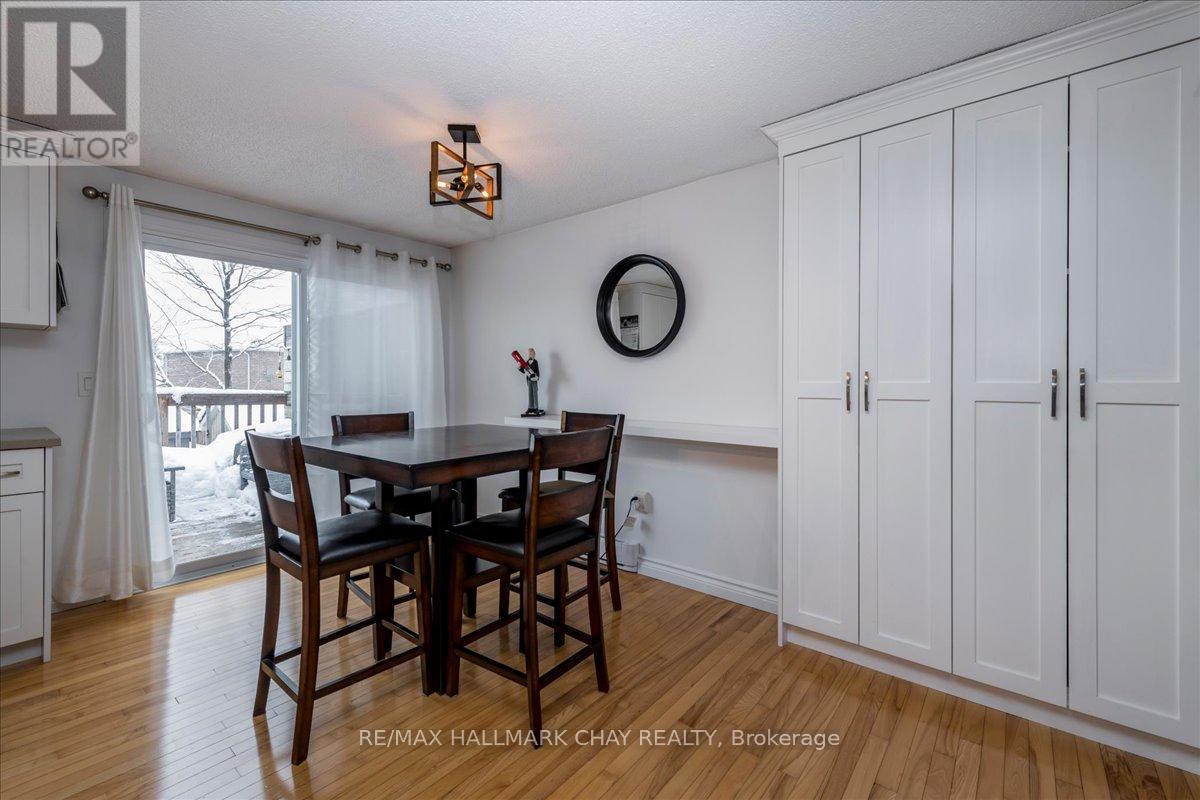 207 Burns Circle, Barrie (Northwest), Ontario  L4N 6A5 - Photo 8 - S12848424