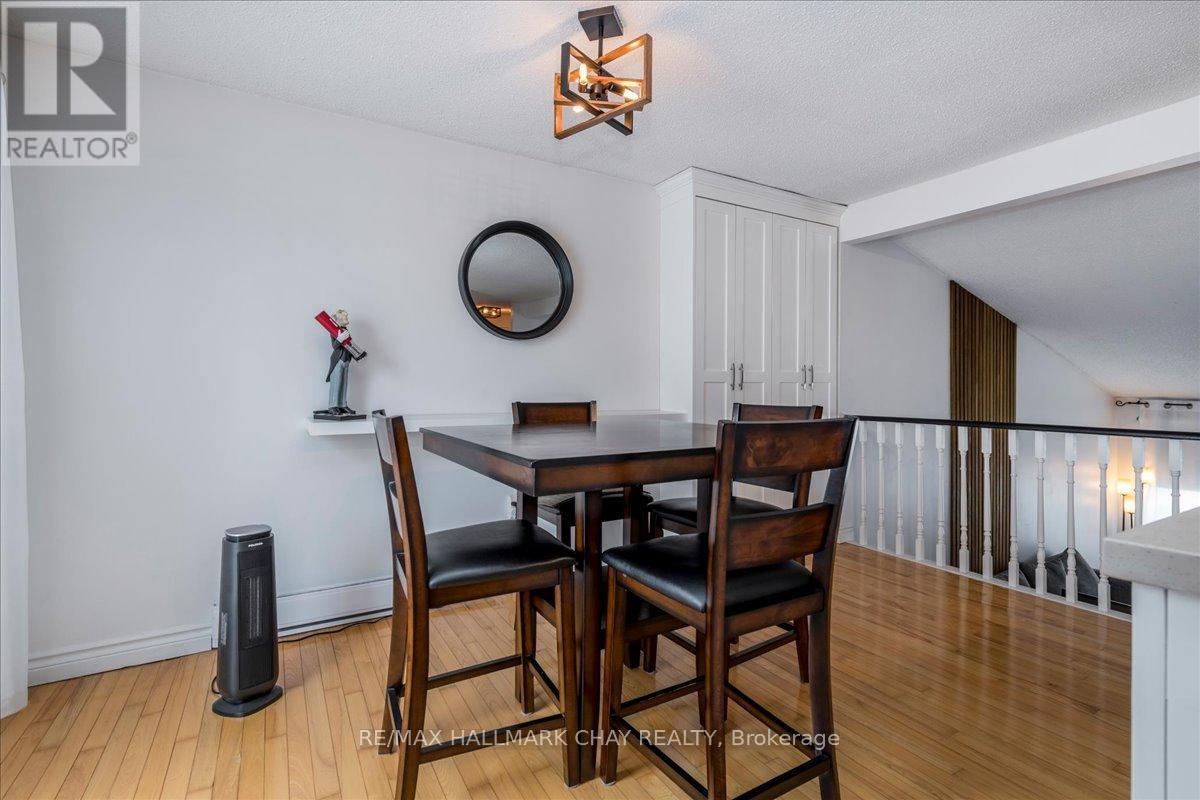 207 Burns Circle, Barrie (Northwest), Ontario  L4N 6A5 - Photo 9 - S12848424