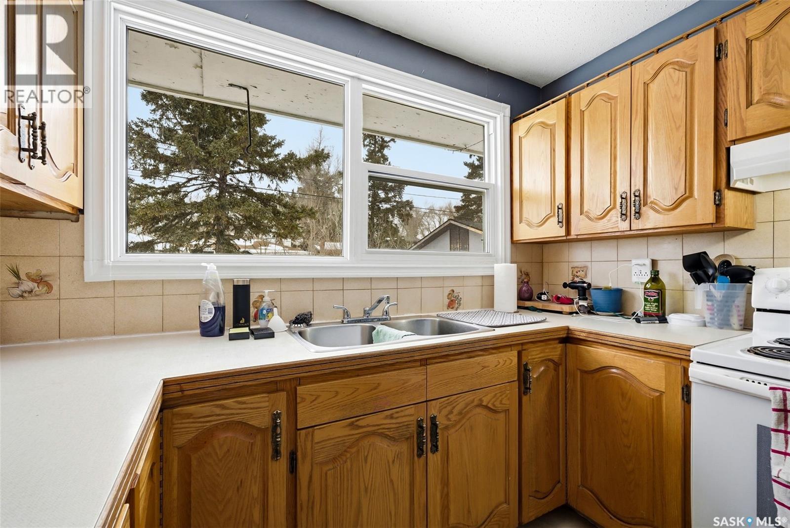 2804 Grant Road, Regina, Saskatchewan  S4S 5G2 - Photo 7 - SK029734