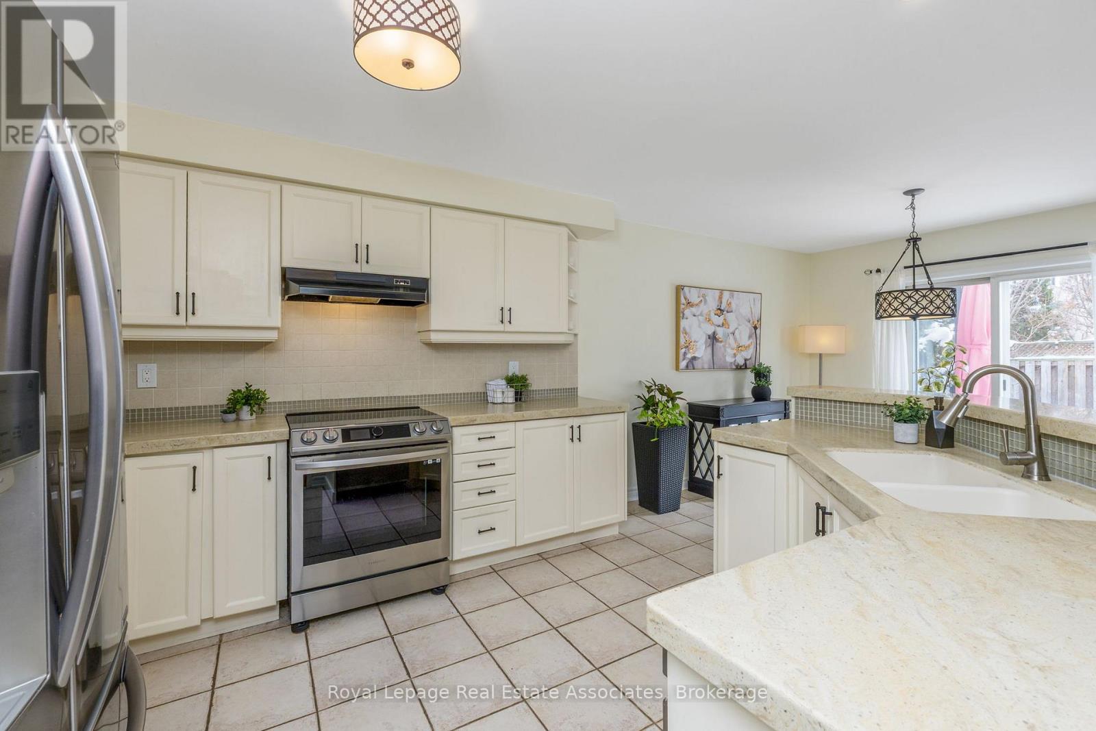 1196 Knight Trail, Milton, Ontario  L9T 5R9 - Photo 10 - W12848388