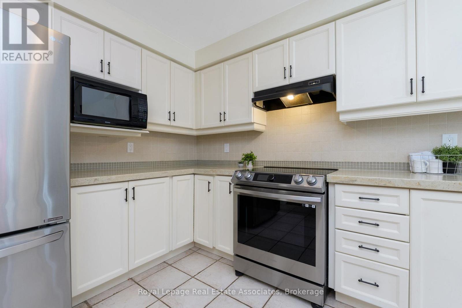 1196 Knight Trail, Milton, Ontario  L9T 5R9 - Photo 11 - W12848388