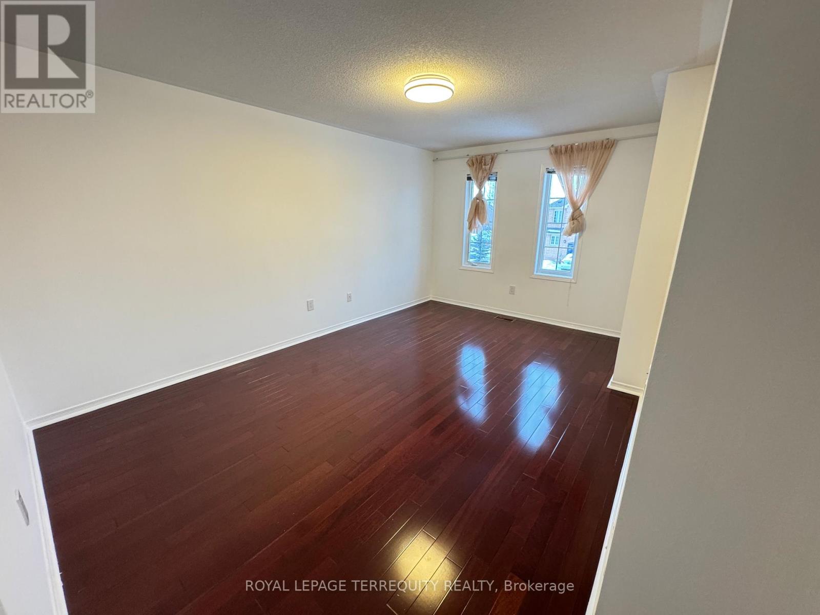 2265 Hummingbird Way, Oakville, Ontario  L6M 4B1 - Photo 10 - W12848408