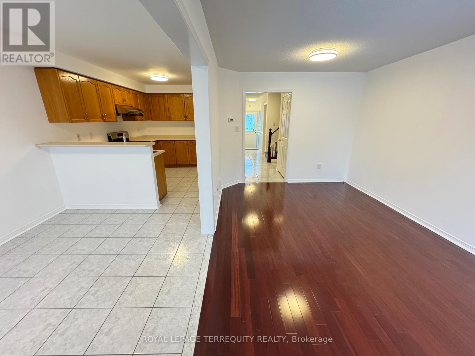 2265 Hummingbird Way, Oakville, Ontario  L6M 4B1 - Photo 2 - W12848408