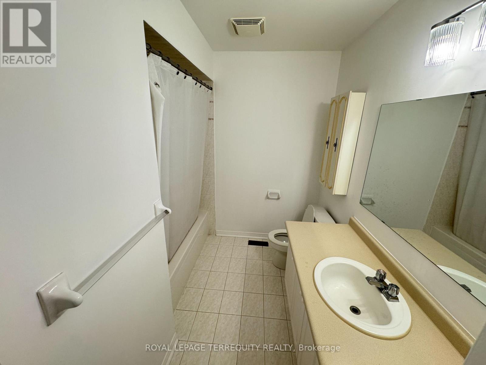 2265 Hummingbird Way, Oakville, Ontario  L6M 4B1 - Photo 9 - W12848408