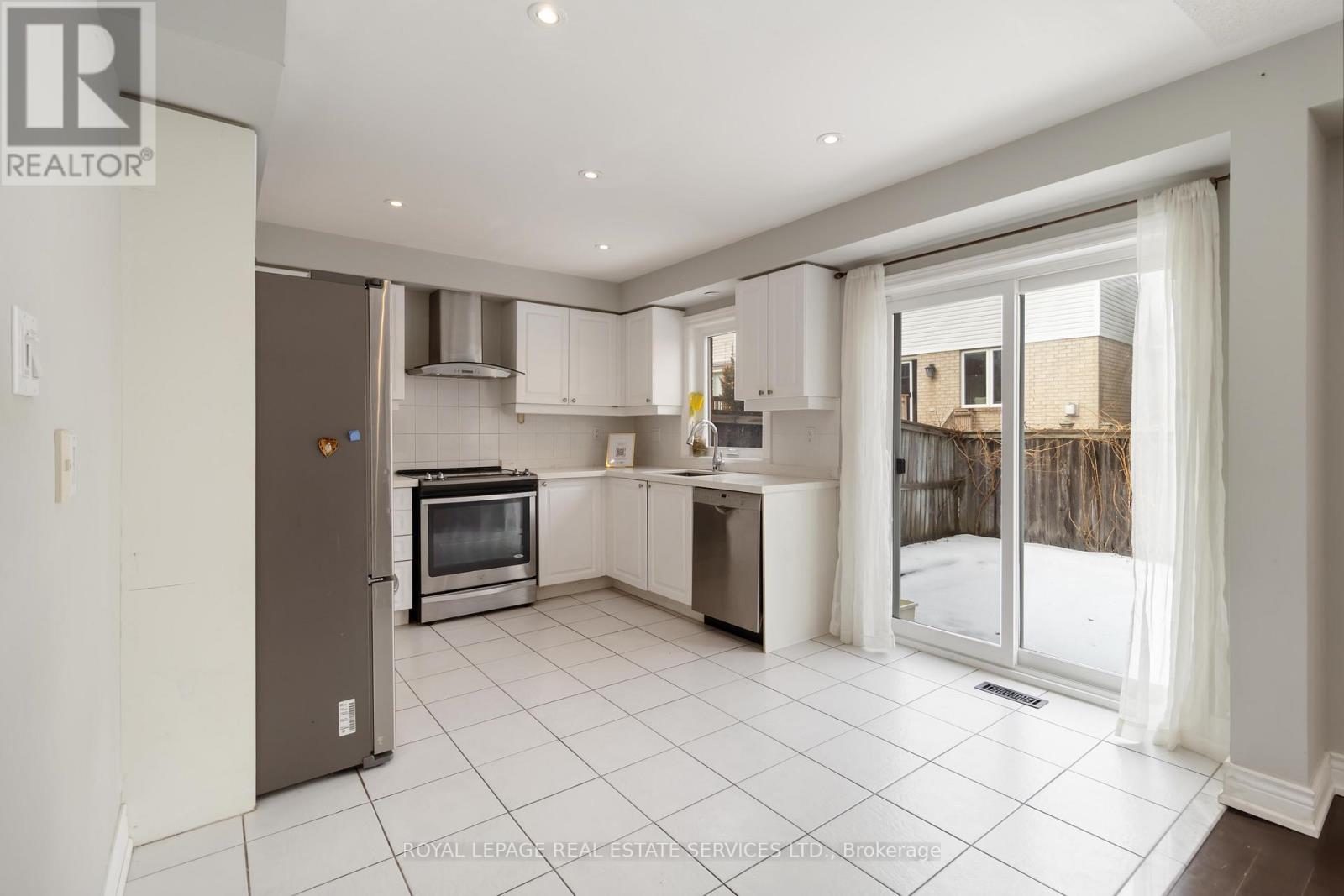 2400 Bankside Drive, Mississauga, Ontario L5M 6E6 - Photo 12 - W12848450