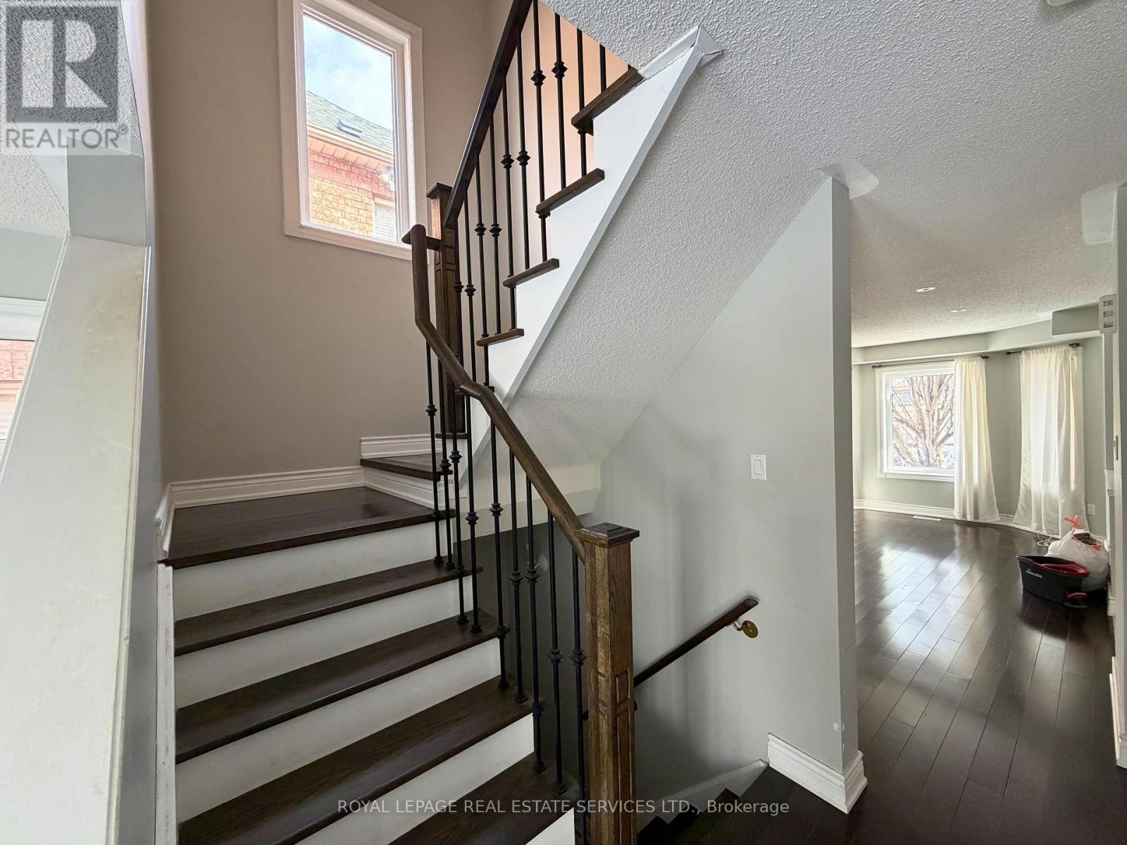 2400 Bankside Drive, Mississauga, Ontario L5M 6E6 - Photo 8 - W12848450