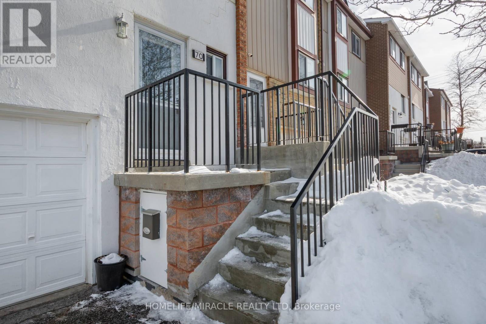 51 - 70 Moregate Crescent, Brampton, Ontario  L6S 3K9 - Photo 2 - W12848468