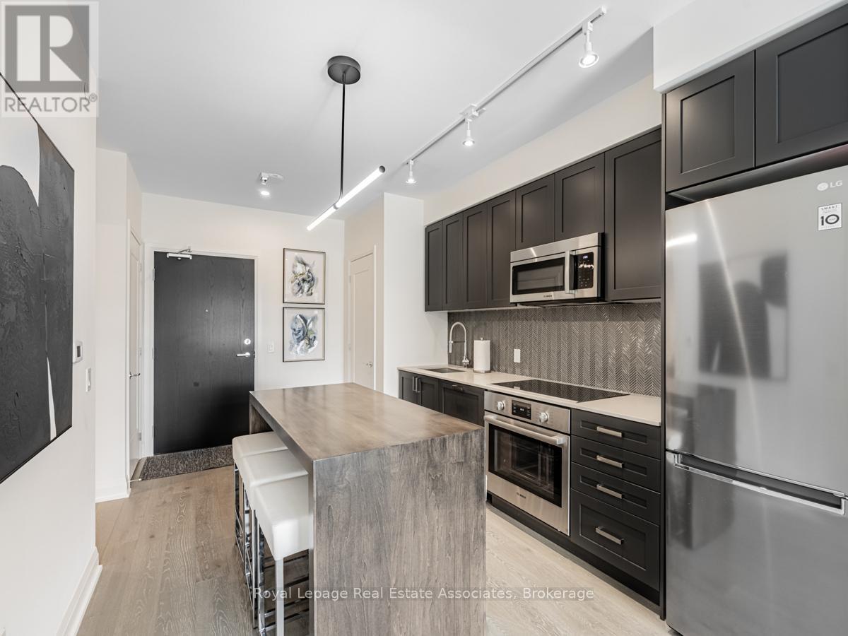 217 - 293 The Kingsway, Toronto, Ontario  M9A 0E8 - Photo 2 - W12848492