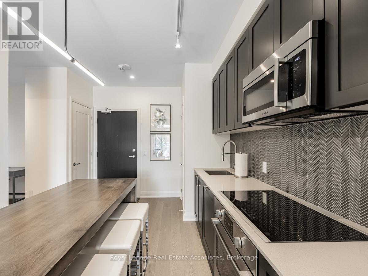 217 - 293 The Kingsway, Toronto, Ontario  M9A 0E8 - Photo 4 - W12848492