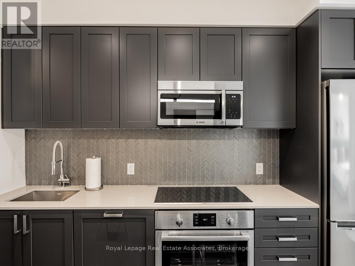 217 - 293 The Kingsway, Toronto, Ontario  M9A 0E8 - Photo 5 - W12848492