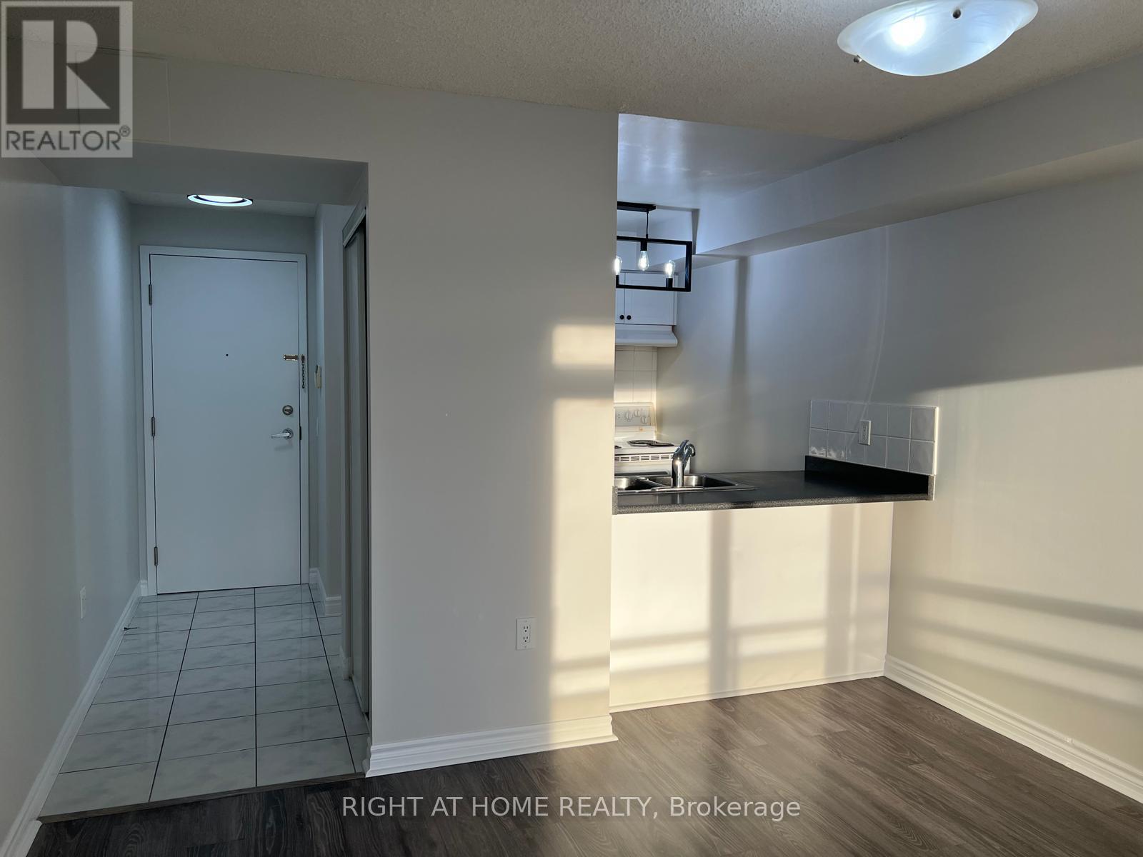 1808 - 55 Strathaven Drive, Mississauga, Ontario  L5R 4G9 - Photo 11 - W12848560