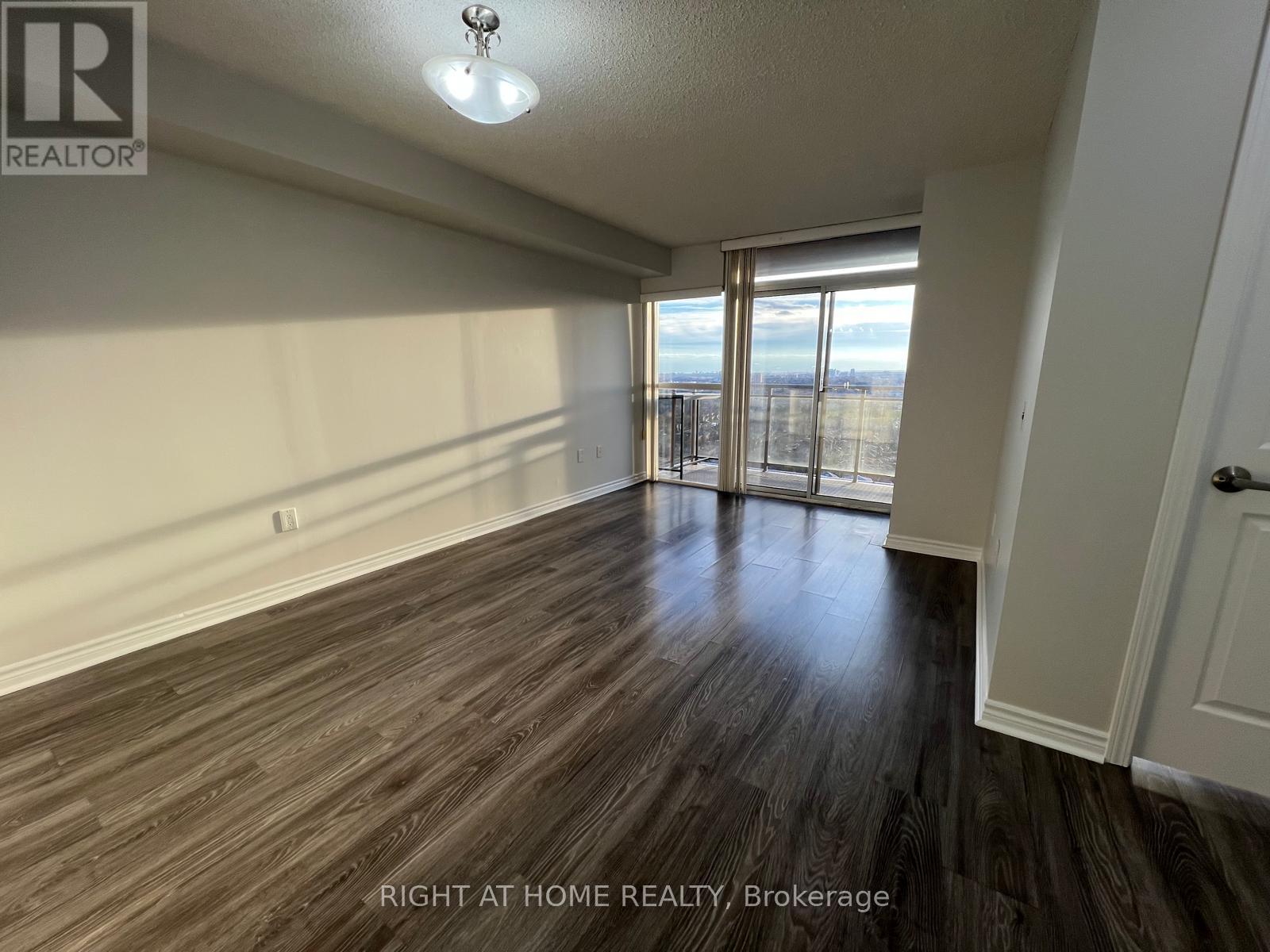 1808 - 55 Strathaven Drive, Mississauga, Ontario  L5R 4G9 - Photo 5 - W12848560