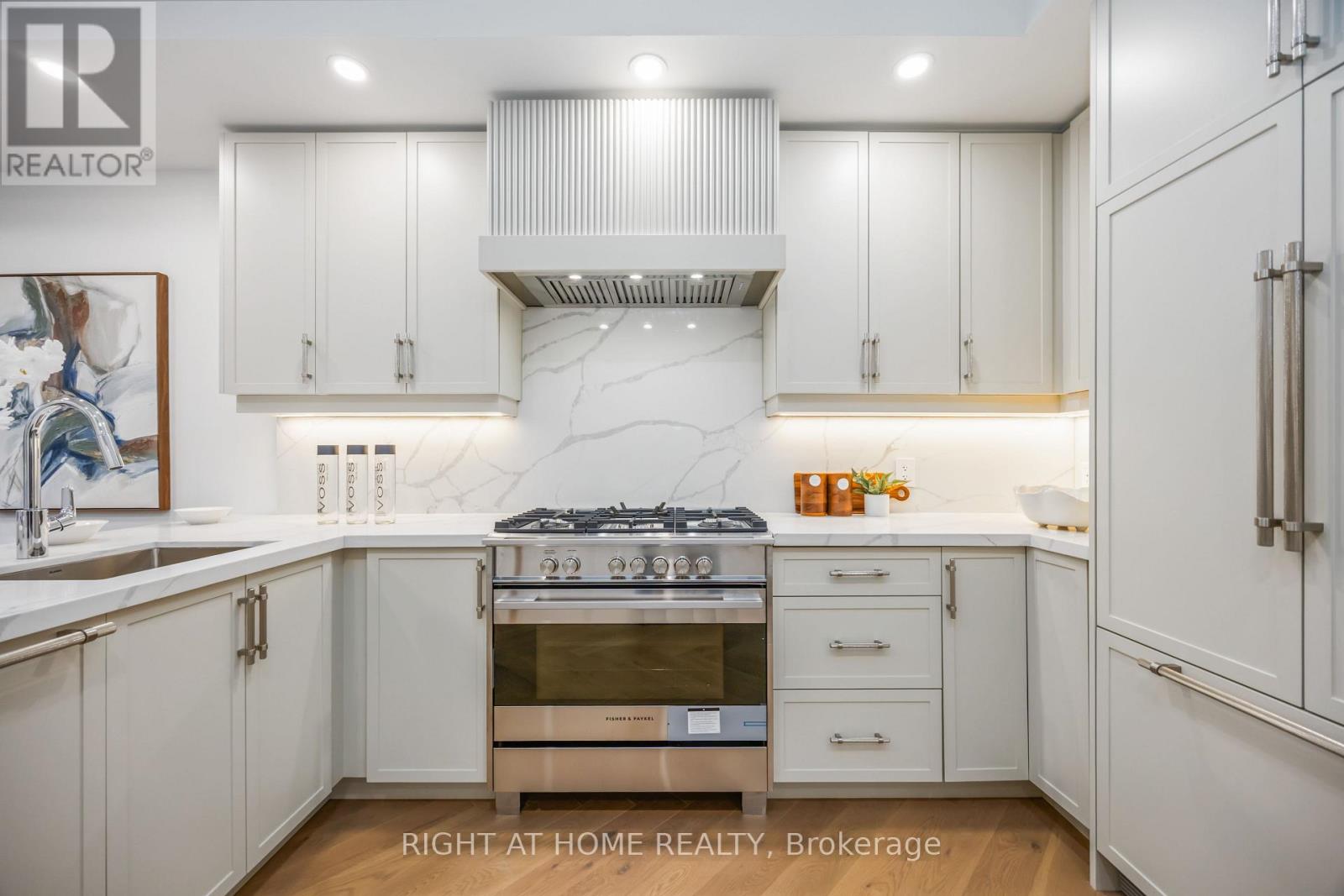 34a Morningside Avenue W, Toronto, Ontario  M6S 1C4 - Photo 5 - W12848564