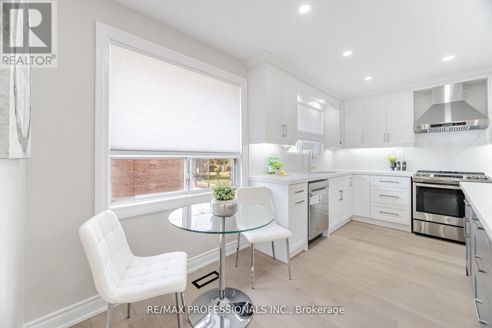 718 Royal York Road, Toronto, Ontario  M8Y 2T5 - Photo 14 - W12848602