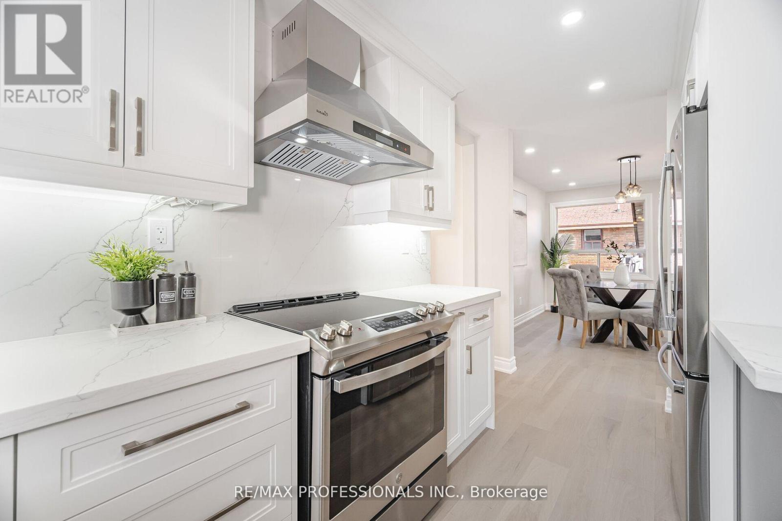 718 Royal York Road, Toronto, Ontario  M8Y 2T5 - Photo 19 - W12848602