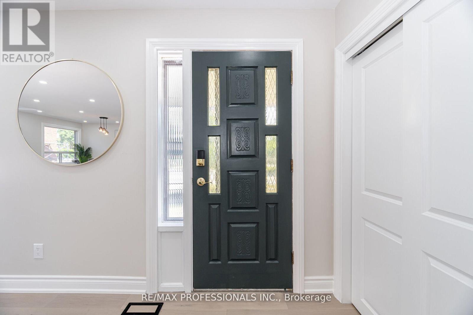 718 Royal York Road, Toronto, Ontario  M8Y 2T5 - Photo 3 - W12848602