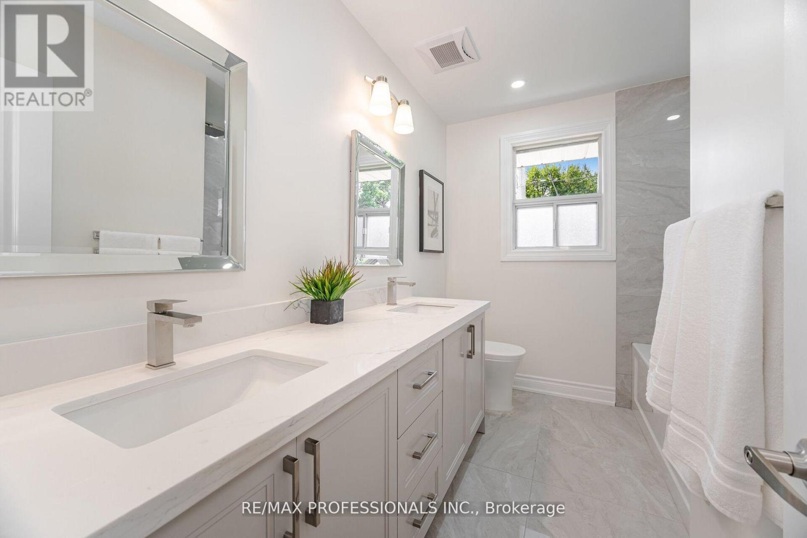 718 Royal York Road, Toronto, Ontario  M8Y 2T5 - Photo 30 - W12848602