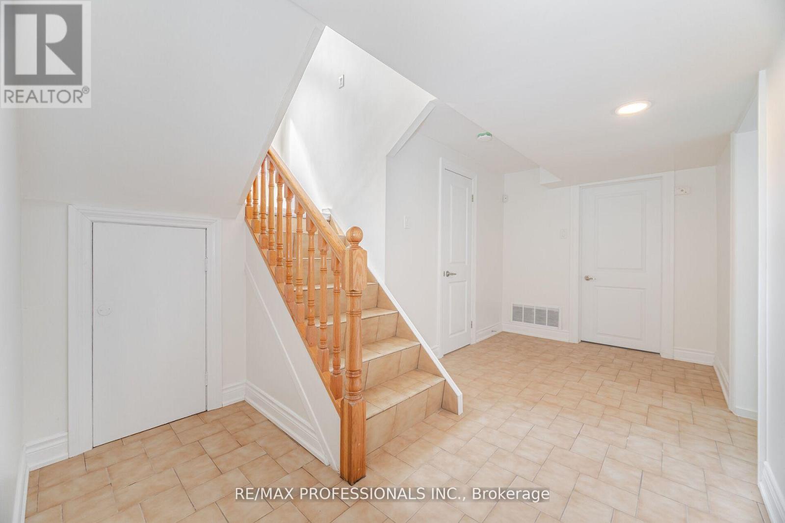 718 Royal York Road, Toronto, Ontario  M8Y 2T5 - Photo 33 - W12848602