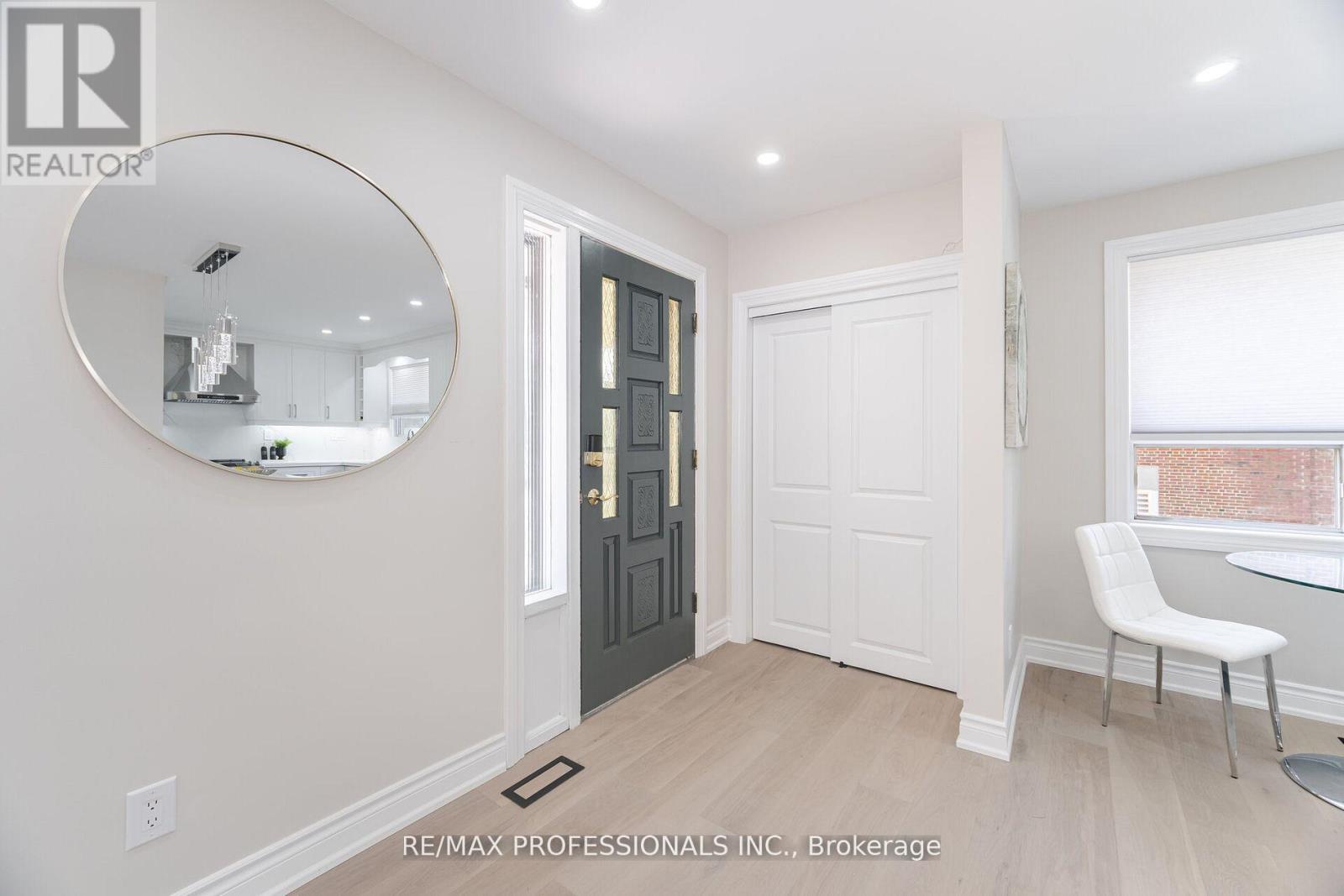 718 Royal York Road, Toronto, Ontario  M8Y 2T5 - Photo 4 - W12848602