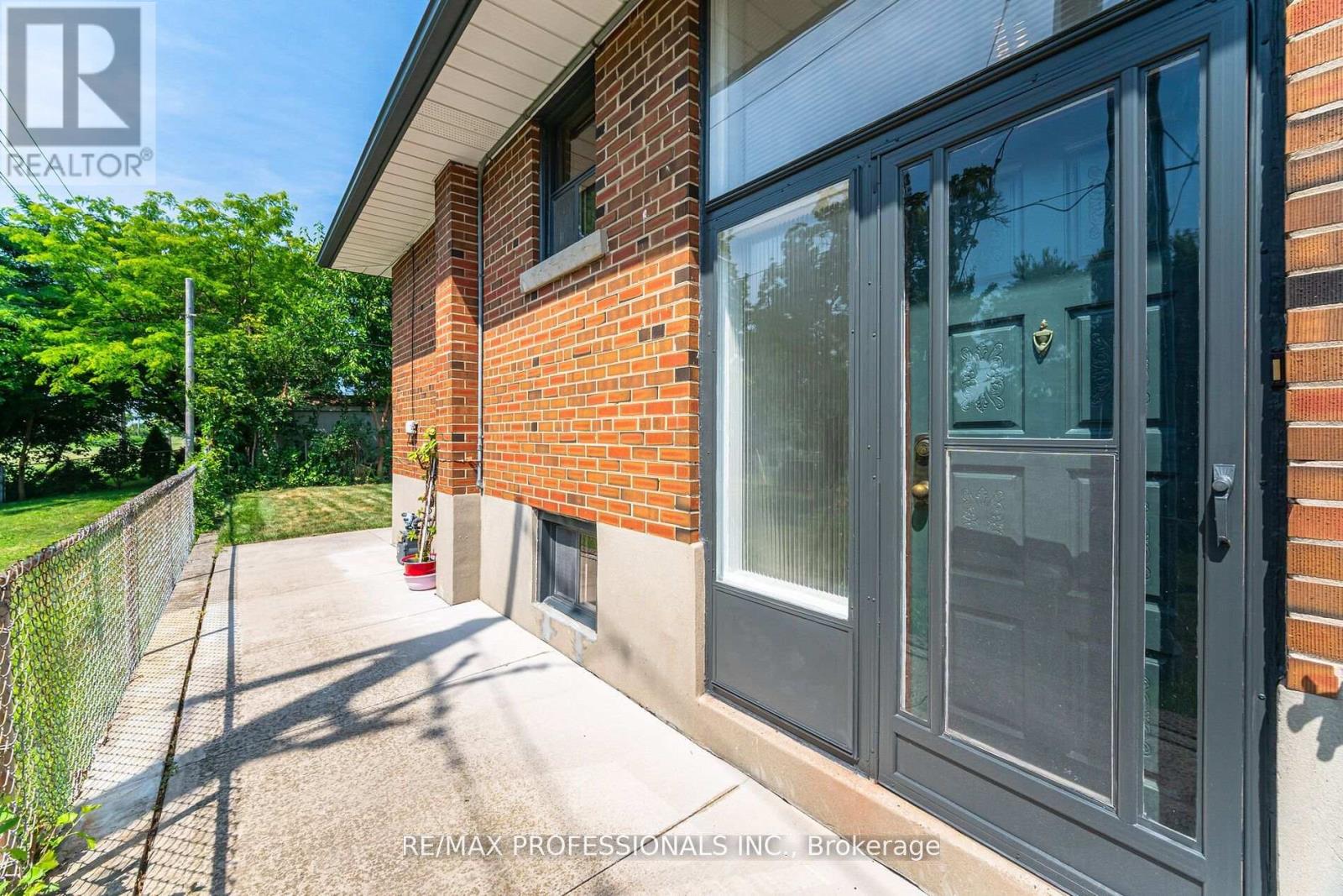 718 Royal York Road, Toronto, Ontario  M8Y 2T5 - Photo 47 - W12848602