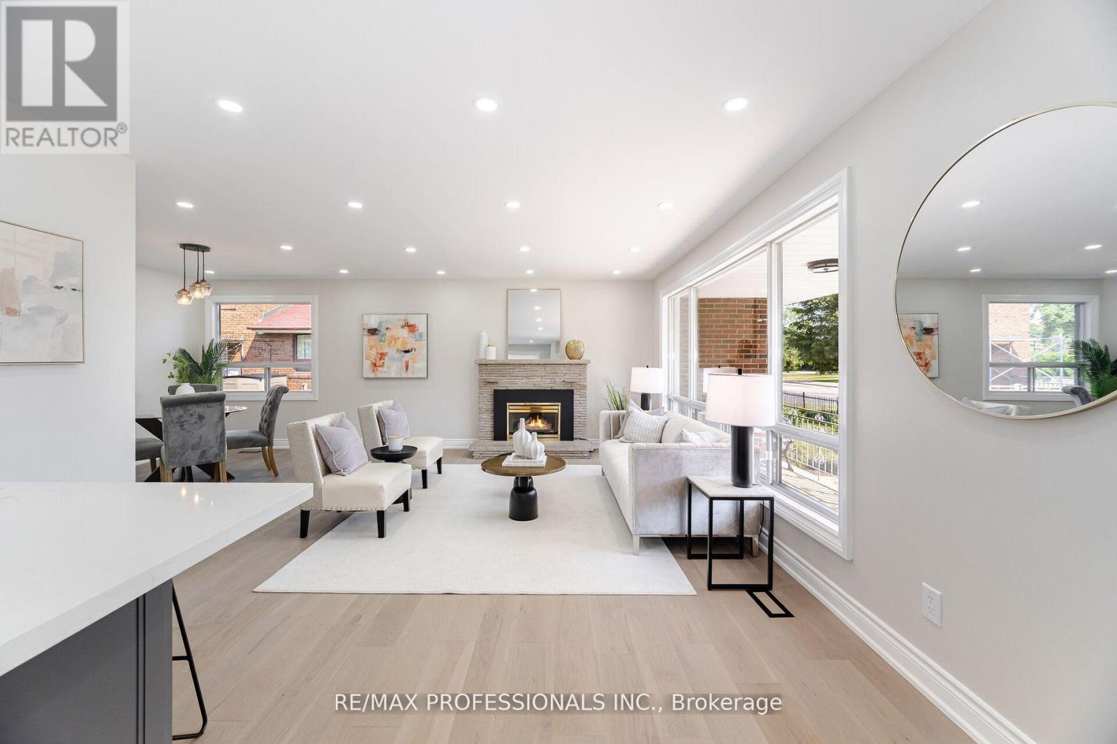 718 Royal York Road, Toronto, Ontario  M8Y 2T5 - Photo 5 - W12848602