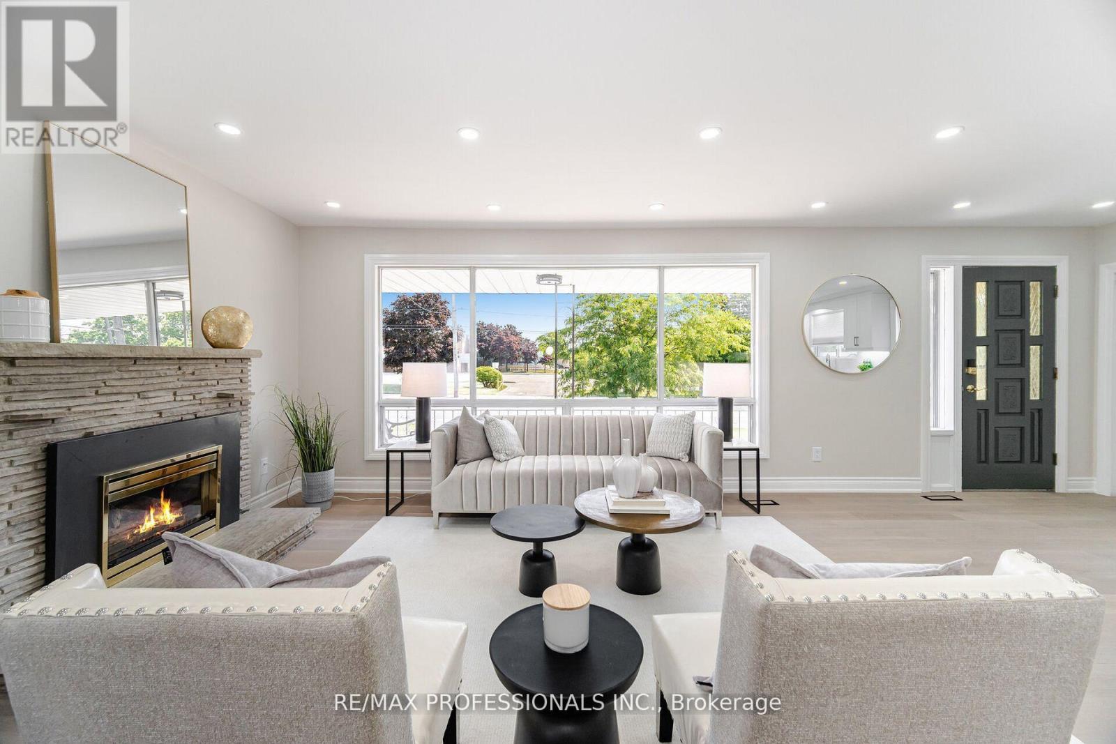 718 Royal York Road, Toronto, Ontario  M8Y 2T5 - Photo 7 - W12848602