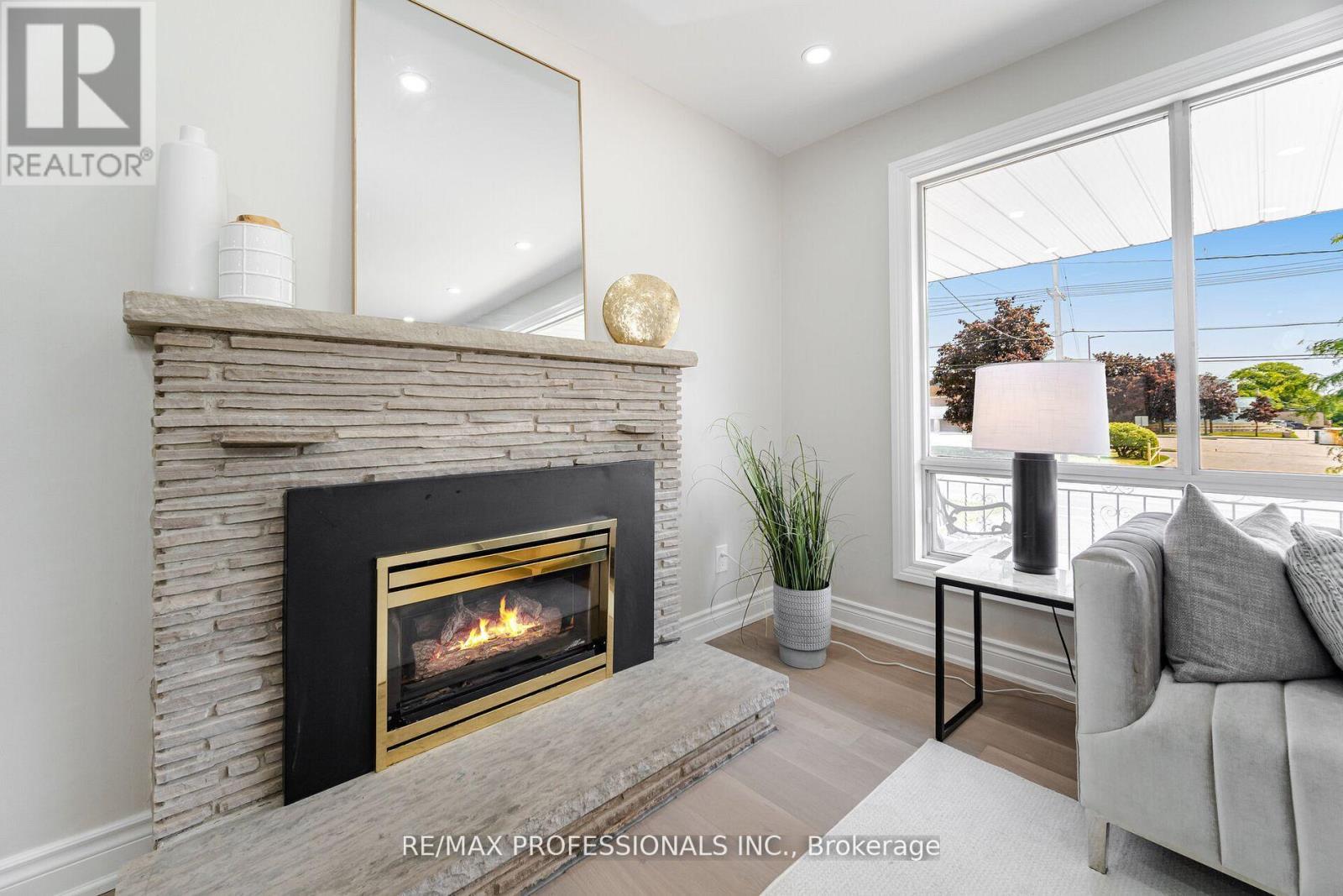 718 Royal York Road, Toronto, Ontario  M8Y 2T5 - Photo 8 - W12848602