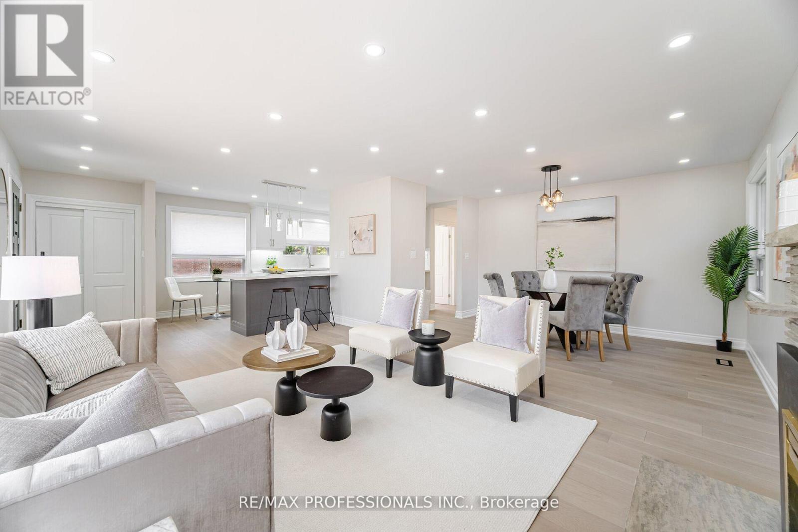 718 Royal York Road, Toronto, Ontario  M8Y 2T5 - Photo 9 - W12848602