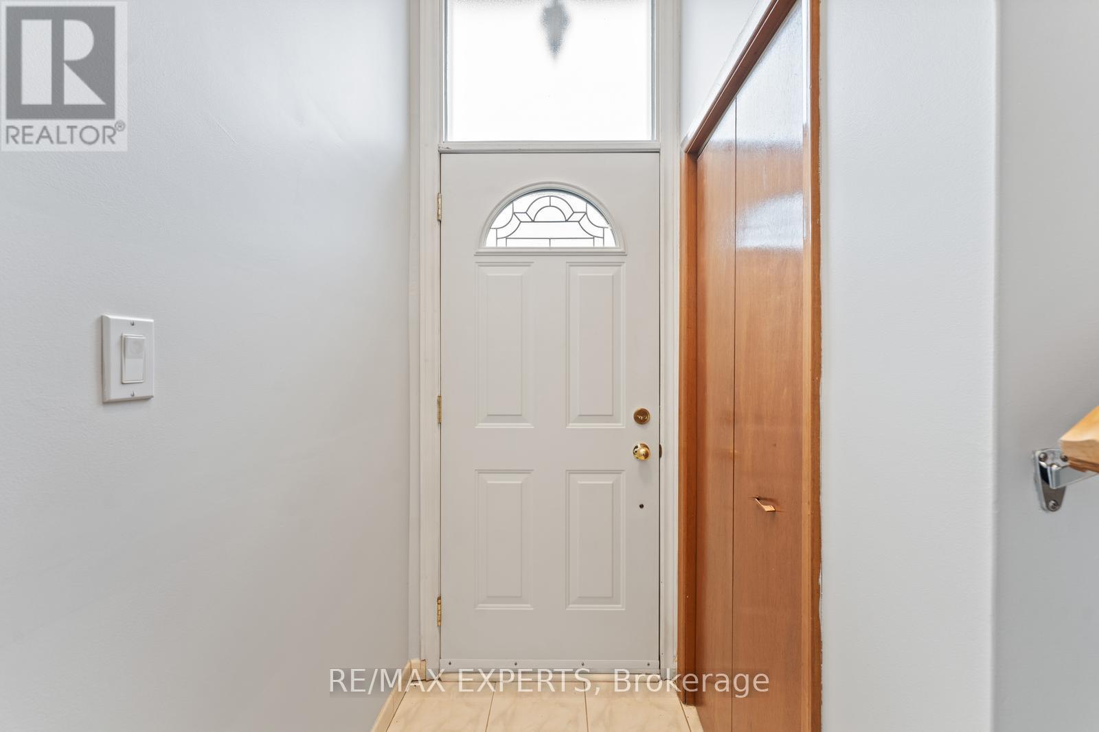 126 Ardwick Boulevard, Toronto, Ontario  M9M 1W2 - Photo 5 - W12848606